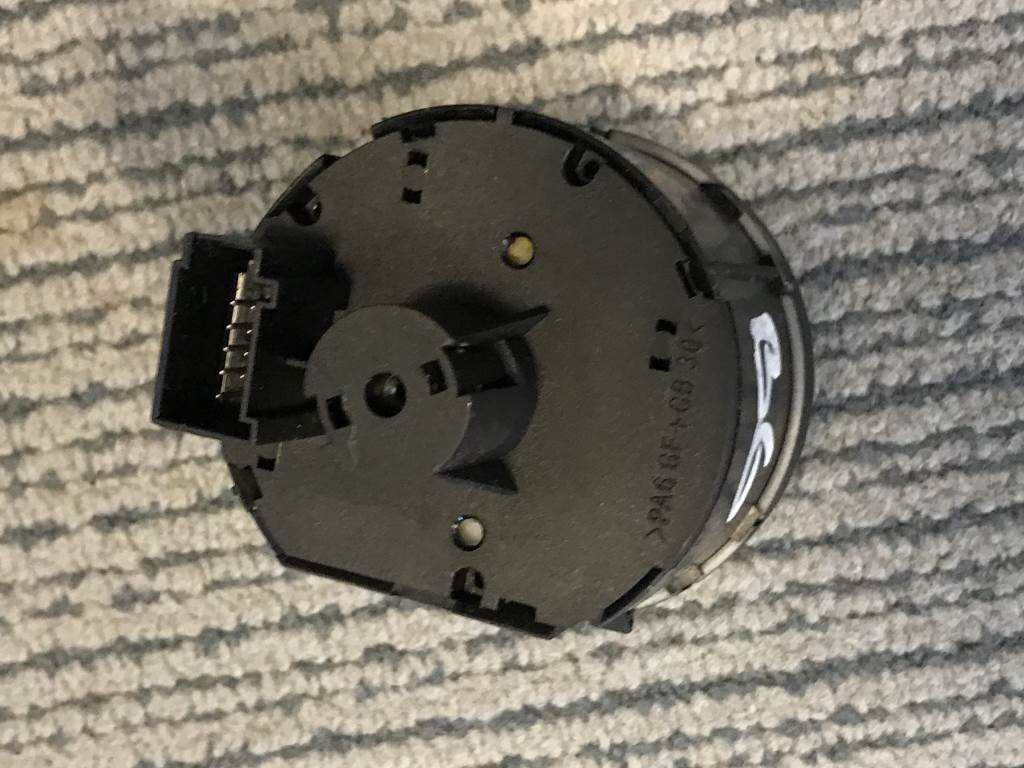 VW PASSAT B6 - 3C - 2005-2010 - přepínač světel - prasklý plast - 1K0941431AH