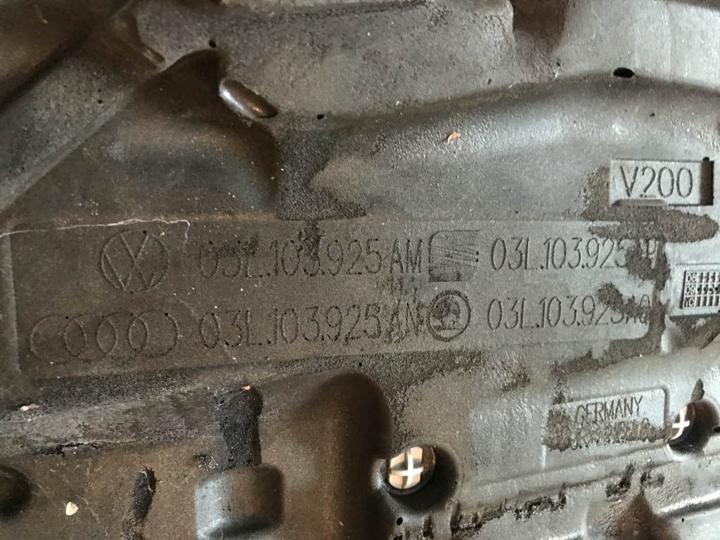 VW PASSAT B6 - 3C - 2005-2010 - kryt motoru 2.0 TDI