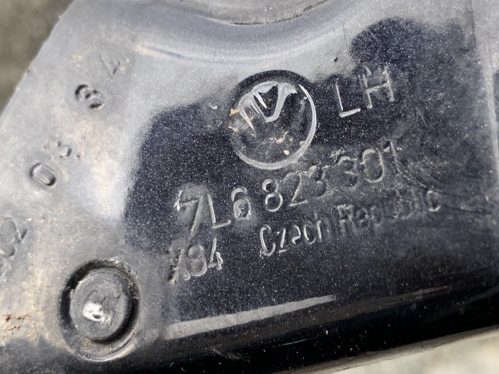 VW TOUAREG - 7L - 2002 - 2010 - panty kapoty - 7L6823302 7L6823301