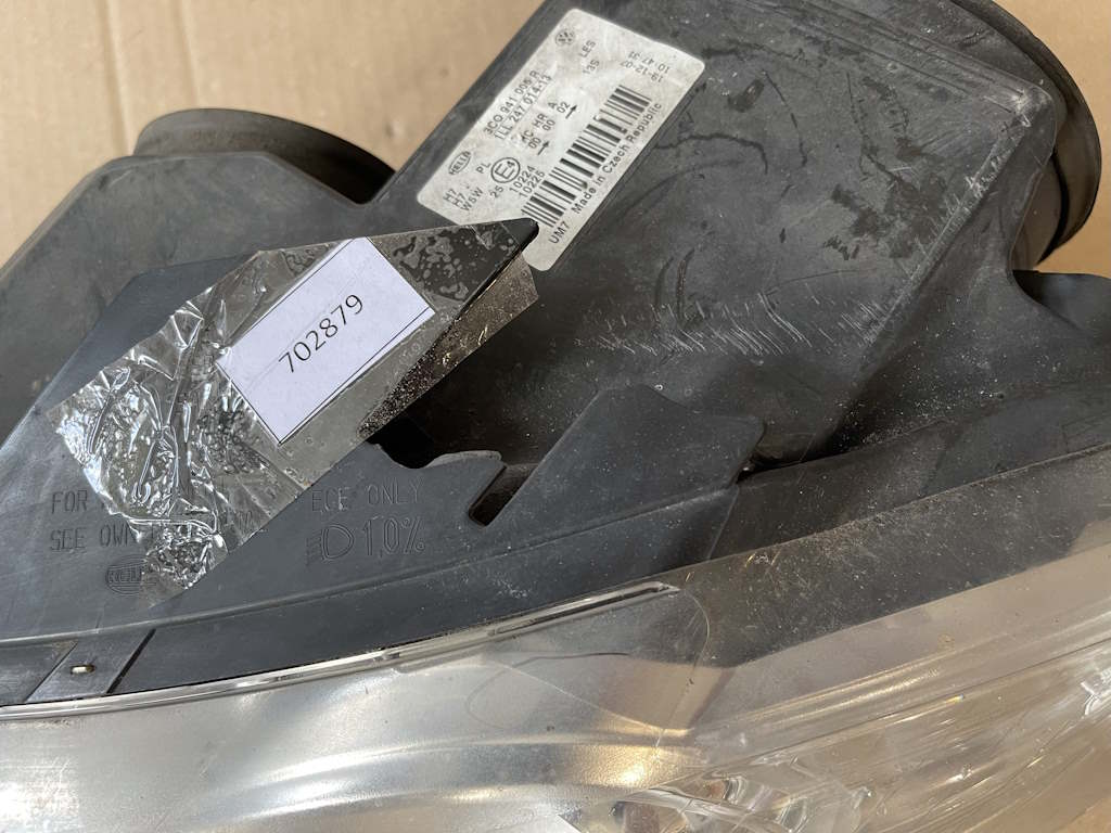 VW PASSAT B6 - 3C - 2005-2010 - světlo LP - 3C0941005R - ANGLIE - 2x DRŽÁK KO