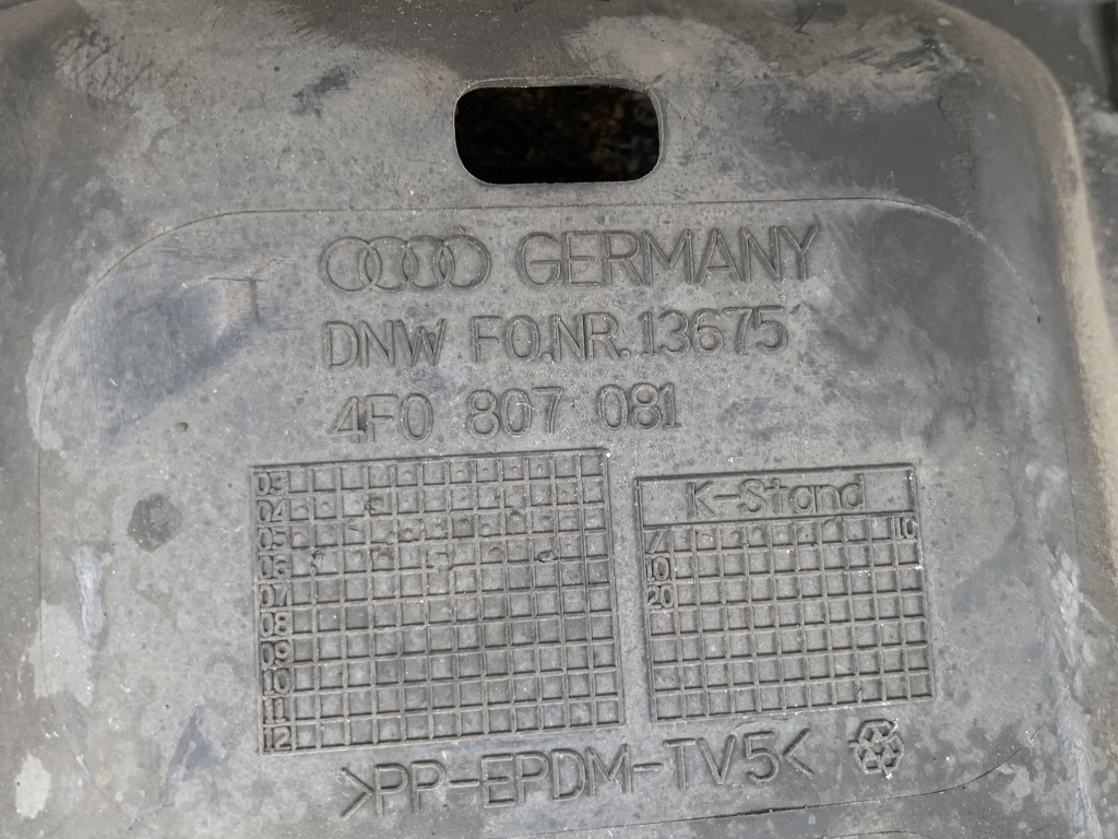 AUDI A6 - 4F - 2005-2011 - plast chladičové stěny - 4F0807081