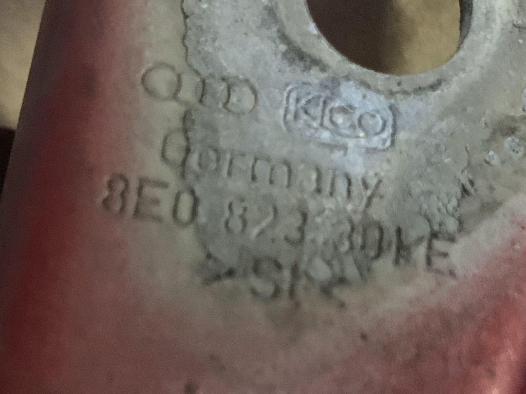 AUDI A4 - 8E - 2005-2008 - FACELIFT - panty kapoty L+P - 8E0823302E 8E0823301E