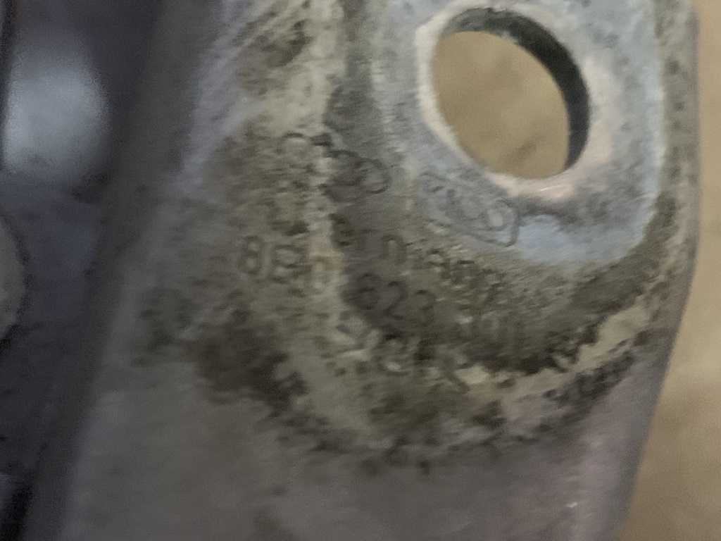 AUDI A4 - 8E - 2005-2008 - FACELIFT - panty kapoty L+P - 8E0823302E 8E0823301E