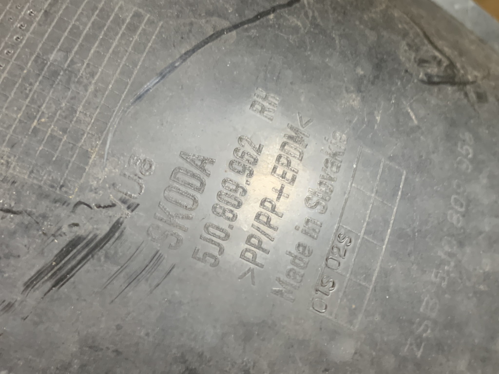 ŠKODA FABIA 2 - 5J - 2007-2014 - nadkolí PP - 5J0809962RH