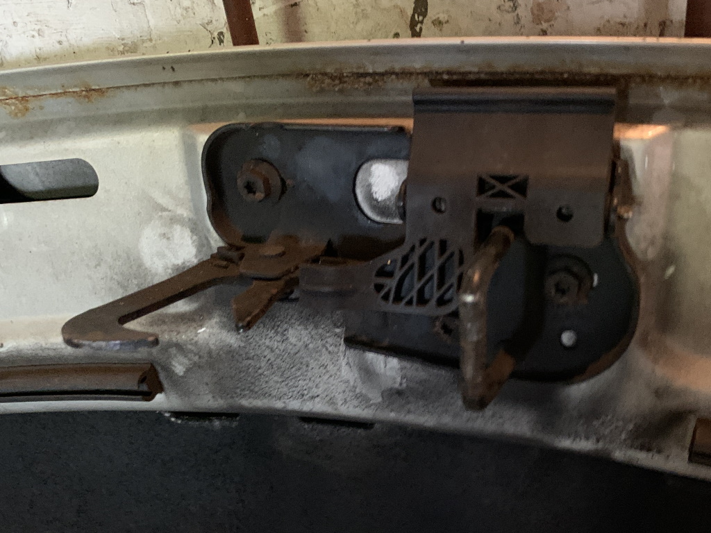 VW PASSAT B6 - 3C - 2005-2010 - kapota - LR7L