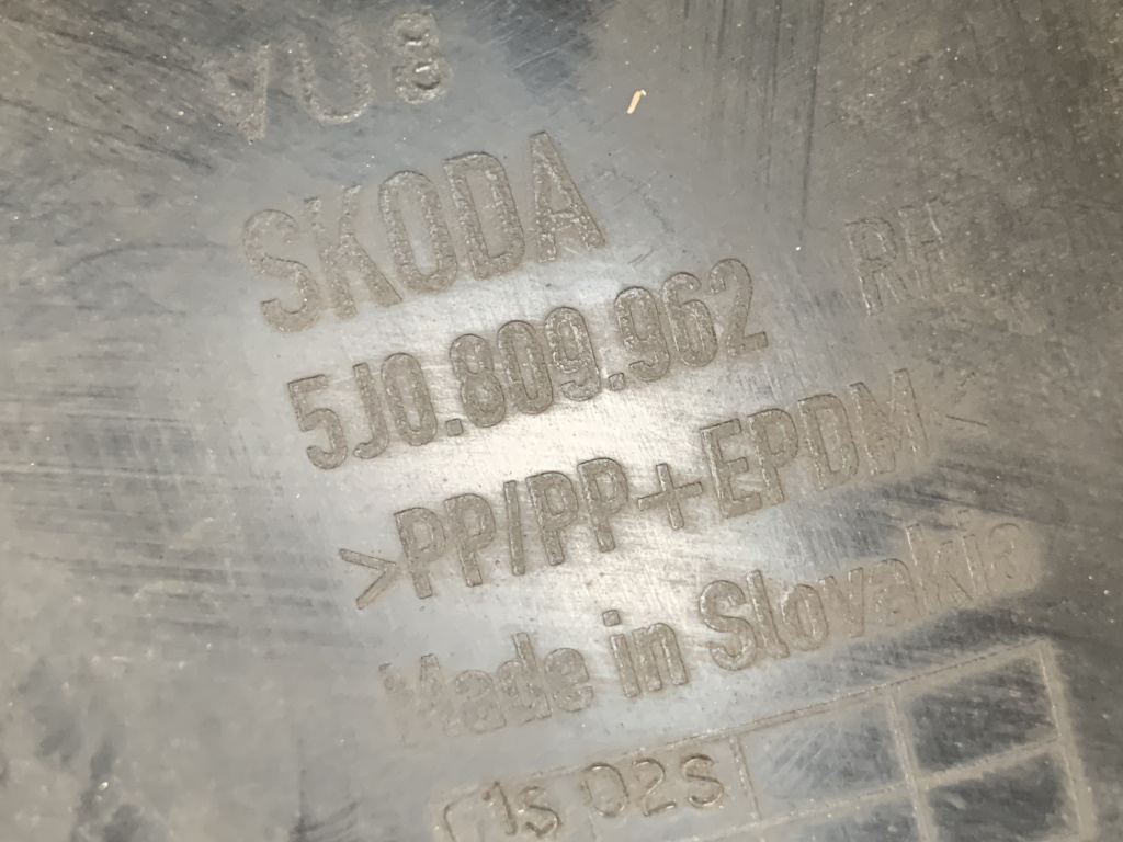 ŠKODA FABIA 2 - 5J - 2007-2014 - nadkolí PP - 5J0609958