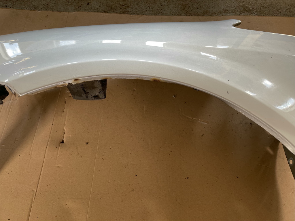 VW TOURAN - 1T - 2003-2010 - blatník LP - LA7W - LEHKÁ KOROZE