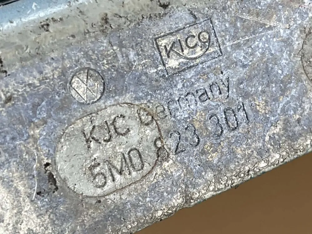 VW GOLF PLUS - 5M - 2004-2008 - panty kapoty LP+PP - 5J0823301 5J0823302