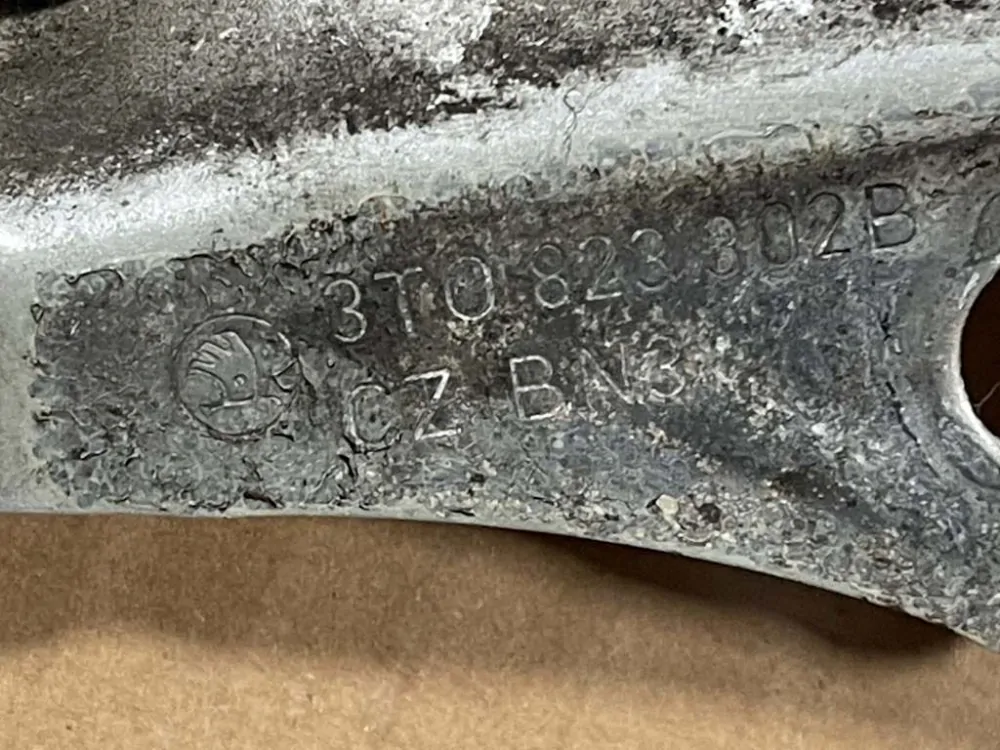 ŠKODA SUPERB 2 - 2008-2015 - 3T - panty kapoty LP+PP - 3T0823301B 3T0823302B