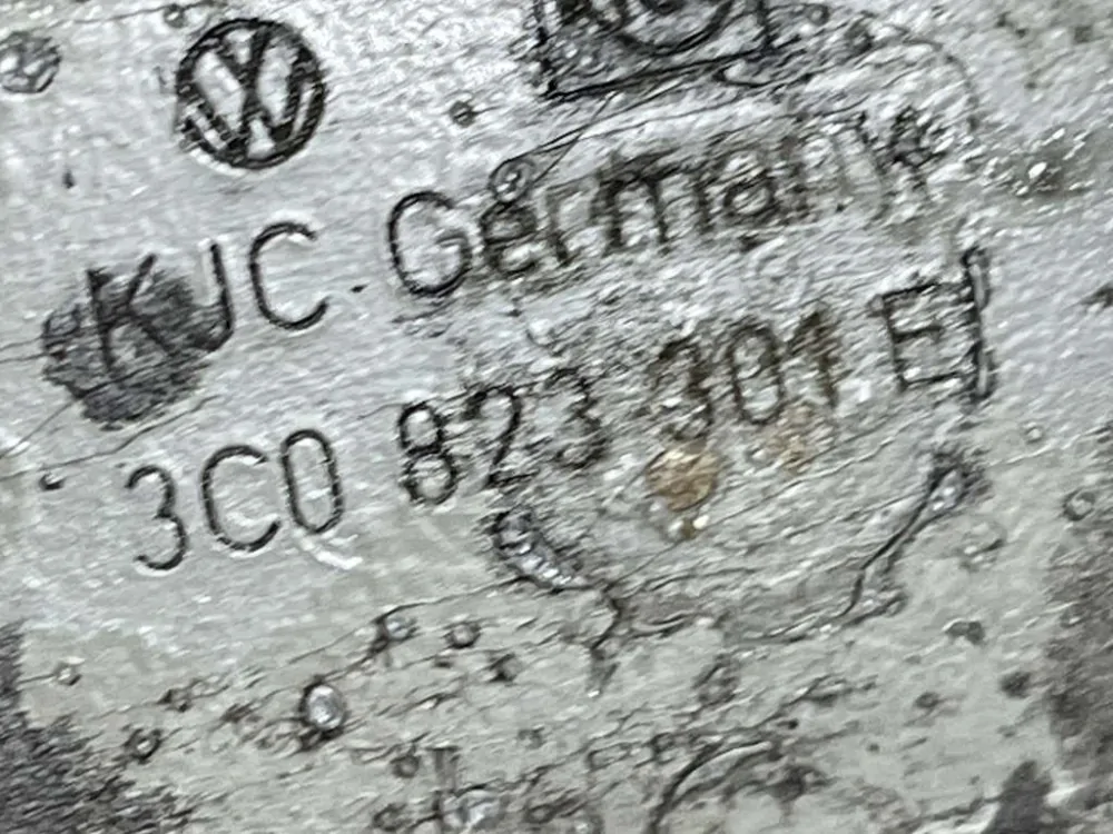 VW PASSAT B6 - 3C - 2005-2010 - panty kapoty LP+PP - 3C0823301E 3C0823302E