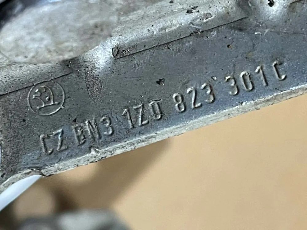 ŠKODA OCTAVIA 2 - 1Z - 2004-2009 - panty kapoty LP+PP - 1Z0823301C 1Z0823302C