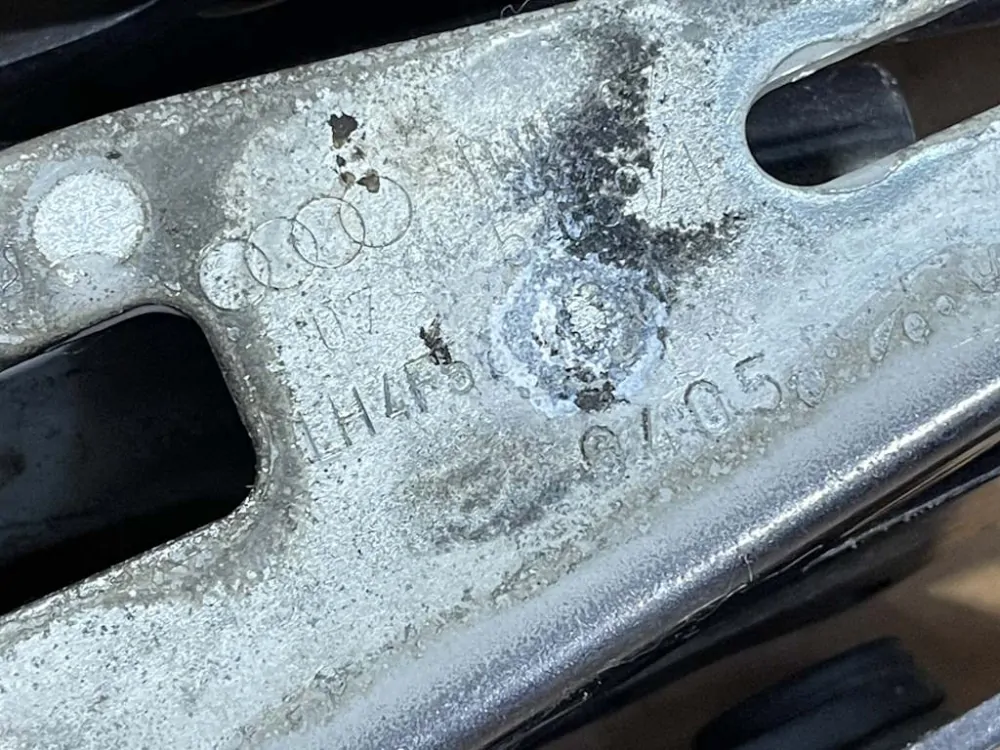 AUDI A6 - 4F - 2005-2011 - panty víka kufru SEDAN LZ+PZ - 4F5