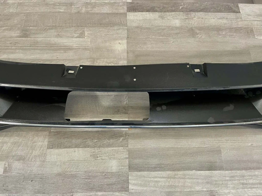 VW GOLF 8 - 5H - 2020-2024 - plast zadního nárazníku s chromem - 5H6807568F