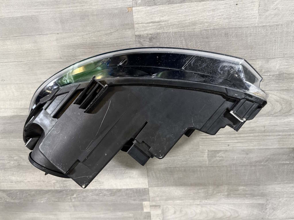 VW GOLF PLUS - 5M - 2004-2008 - světlo PP - 5M1941006G - POŠKOZENÉ