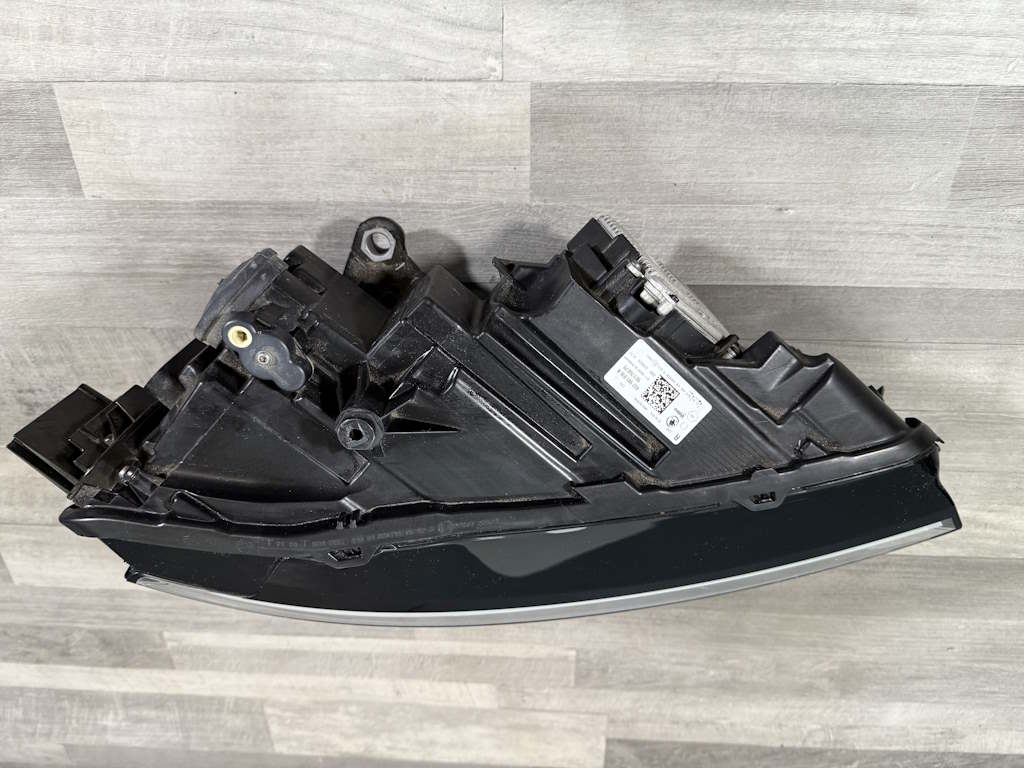 ŠKODA SCALA - 657 - 2019-2023 - světlo PP LED - 957941016A