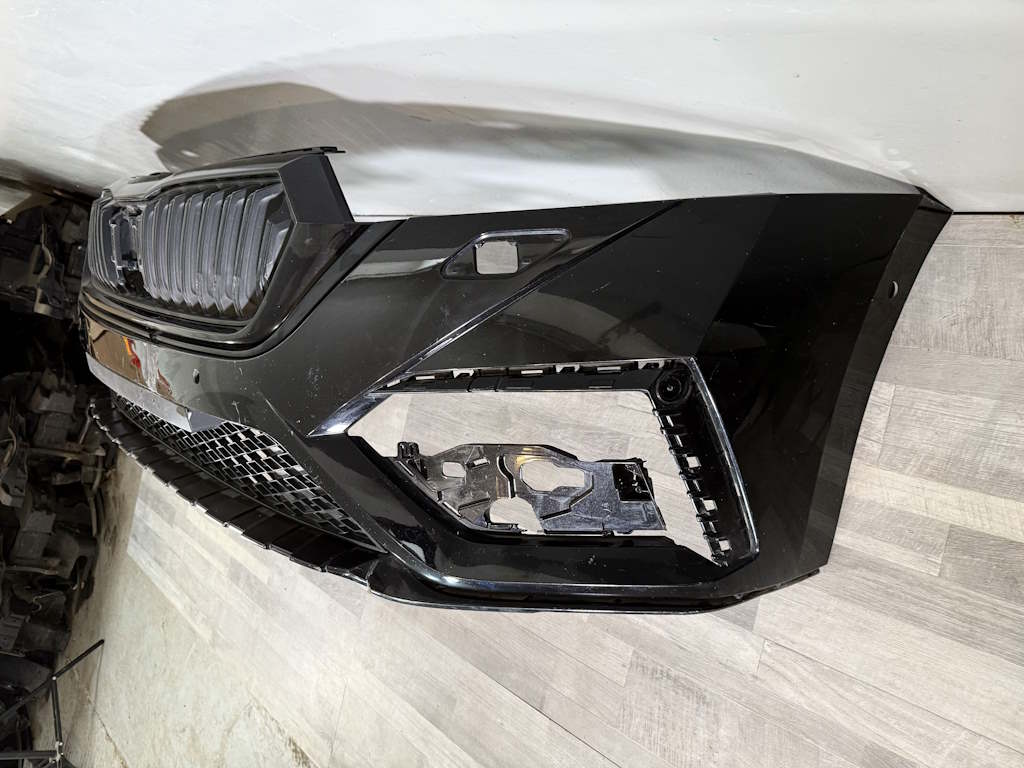 ŠKODA OCTAVIA 4 2019-2023 - 5E3 - nárazník RS OST + 6xPDC - 9910 - 5E3807217F 5E3853677B