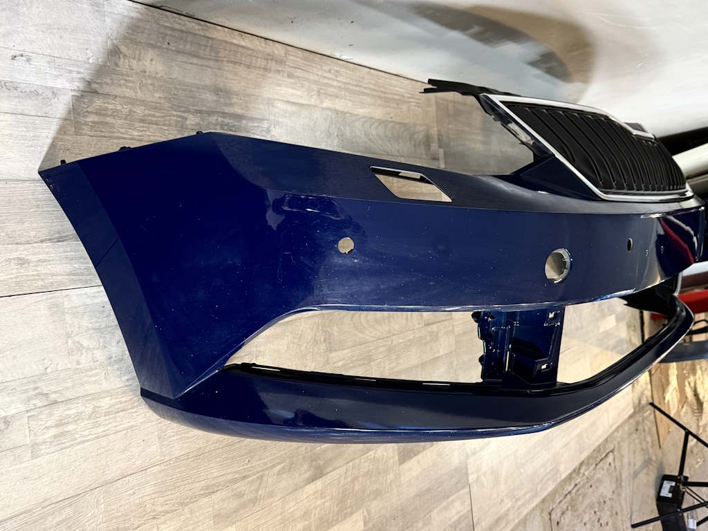 ŠKODA FABIA 3 - 6V - 2014-2018 - nárazník + maska - OST + 4xPDC - 6V0807221 6V0853653 6V0941699