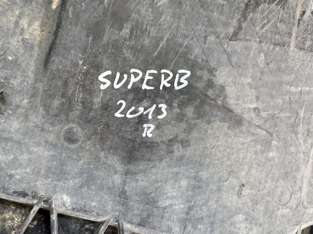 ŠKODA SUPERB 2 2013-2016 - FACELIFT - 3T  - plast pod motor - 5C6825901B