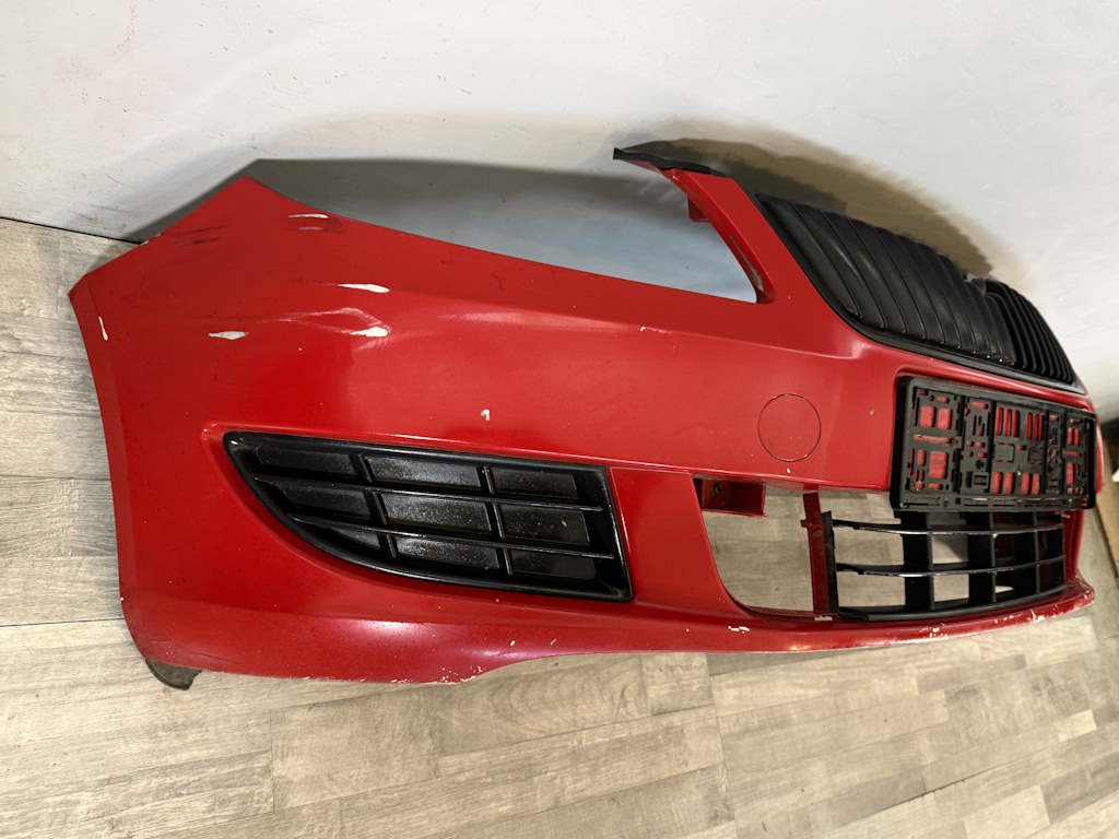 ŠKODA FABIA 2 - 5J - 2010-2014 - FACELIFT - nárazník + maska - 5J0807221D 5J0853668B