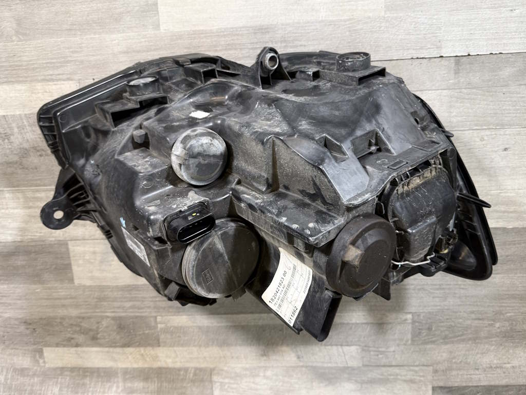 VW TRANSPORTER T5.1 - 7E - 2010-2015 - světlo PP - 7E1941016AD - POŠKOZENÉ