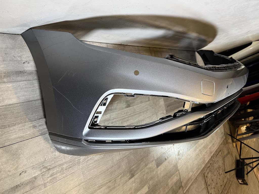 VW PASSAT B8 - 3G - 2020-2024 - FACELIFT - náraznik 4xPDC + mřížka střed - 3G0807221E