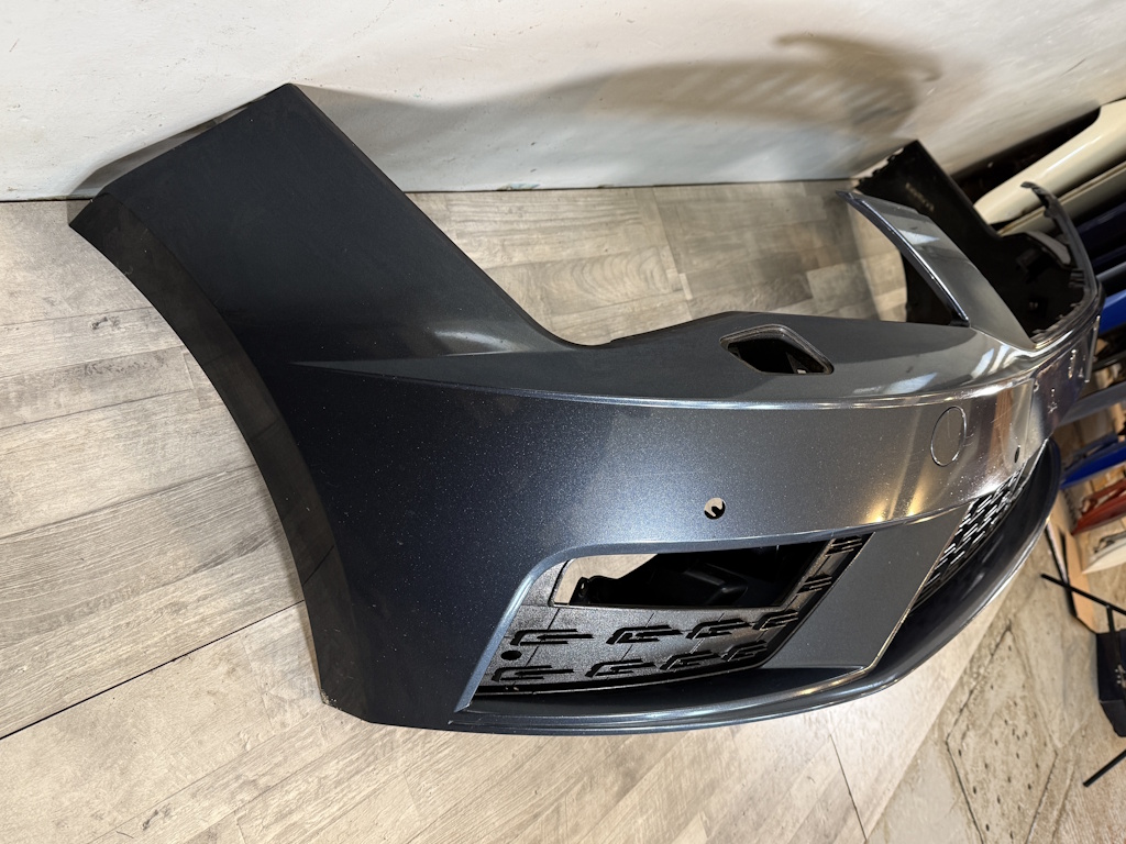 SEAT LEON 3 - 5F - 2017-2020 - FACELIFT - přední nárazník OST + 4x PDC - LF7Y 5F0807221R 5F0853666G 5F0853665