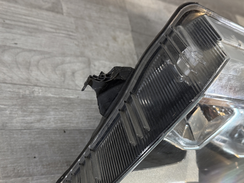 VW CRAFTER - 2017-2025 - 7C - světlo LP - 7C1941005B - POŠKOZENÉ