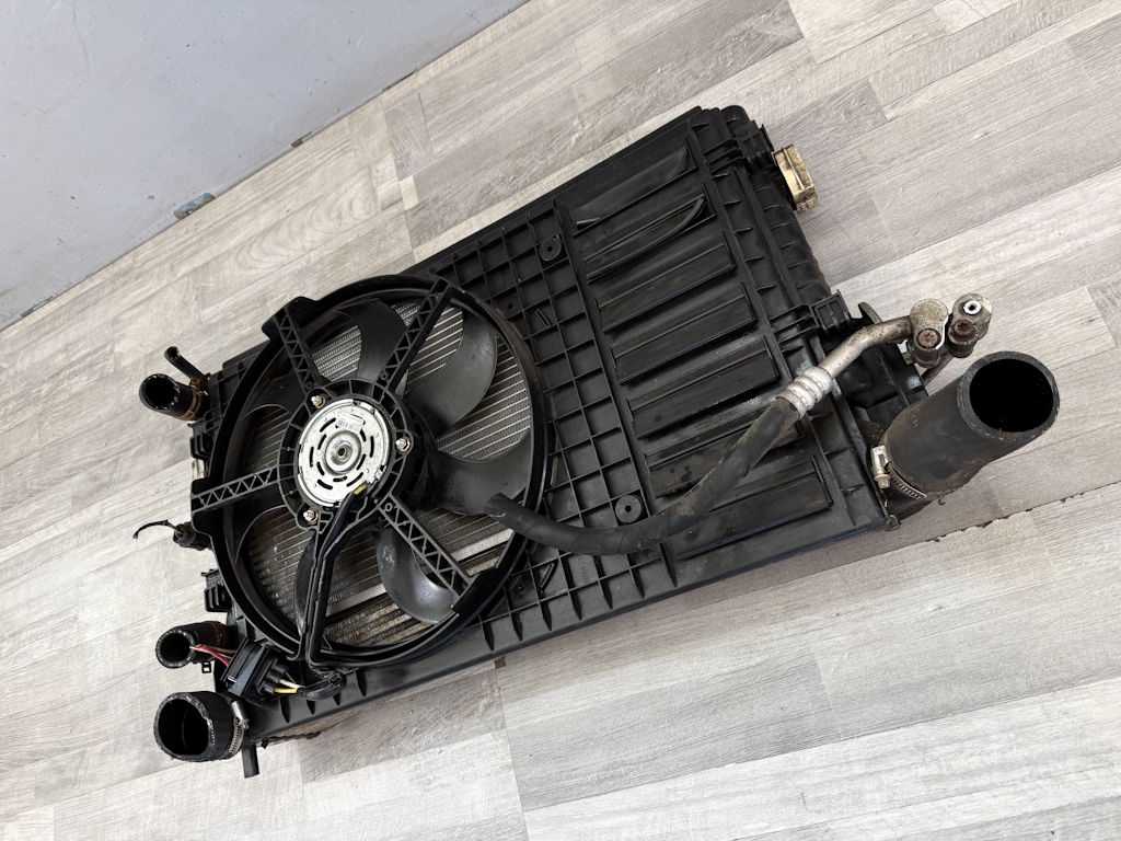 ŠKODA FABIA 2 - 5J - 2010-2014 - FACELIFT -  ventilátor + chladiče - 6R0121217 6R1820741K