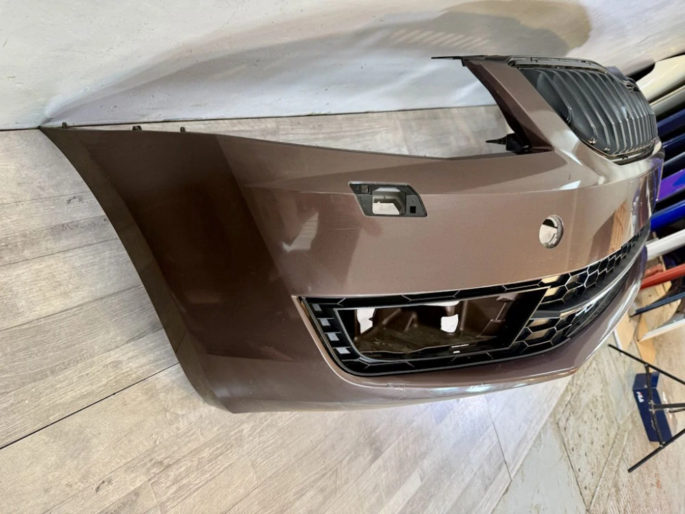 ŠKODA OCTAVIA 3 2013-2017 - 5E - nárazník OST + maska - 5E0807221