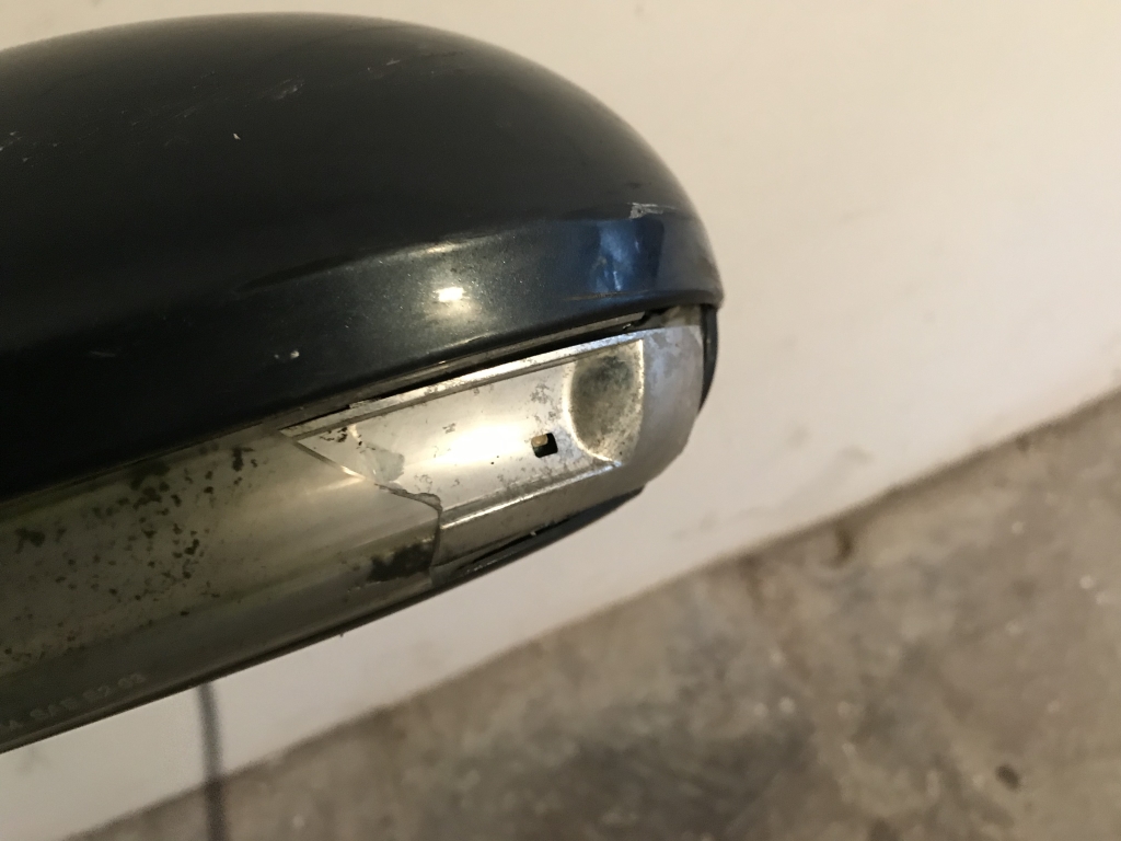 VW PASSAT B6 - 3C - 2005-2010 - zrcátko LP - bez skla - praskly blikač