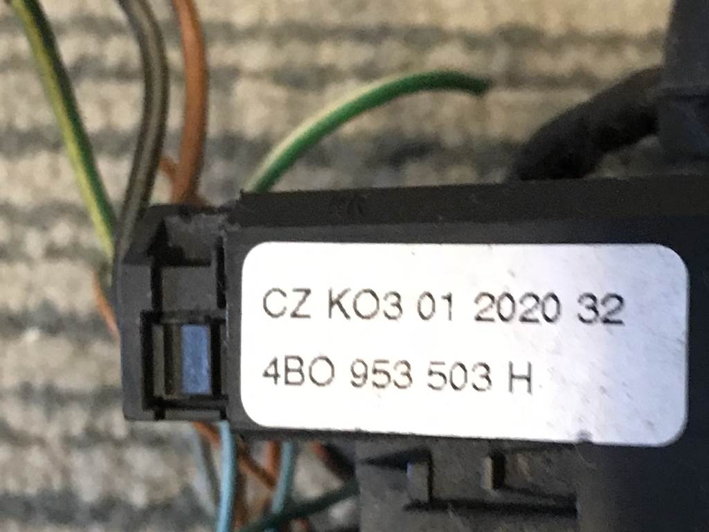 ŠKODA FABIA I 1999-2007 - 6Y - páčky pod volant - 8L0953513G 4B0953503H