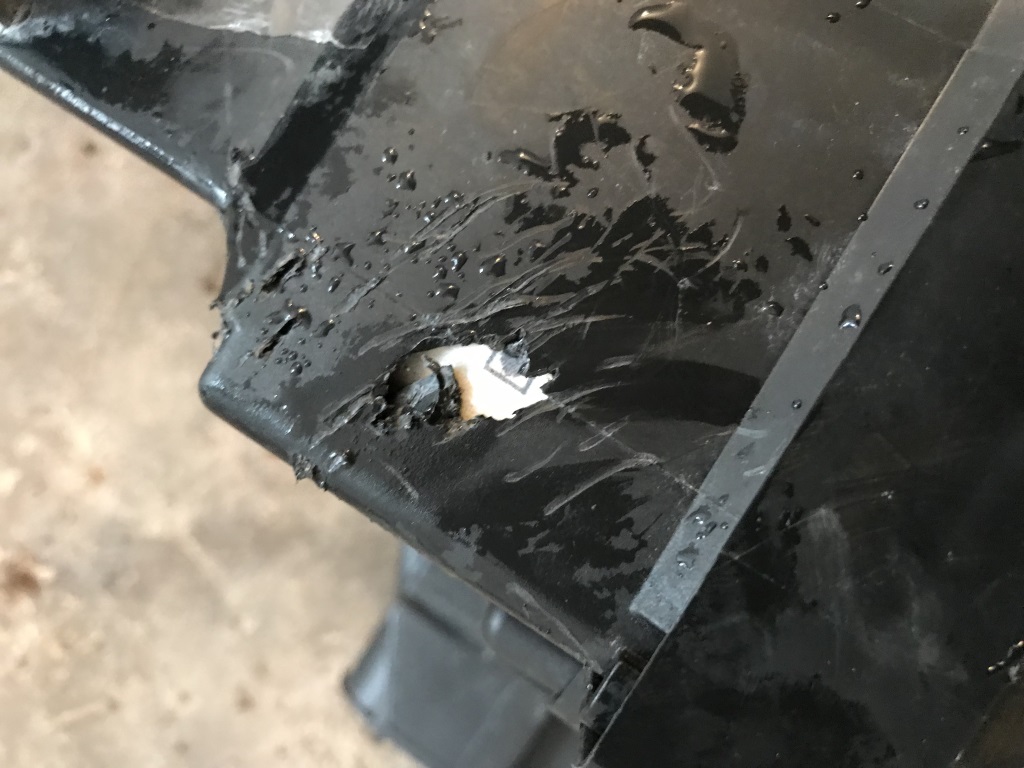 VW PASSAT B6 - 3C - 2005-2010 - filterbox - 3C0129607AB 3C0129601AG - POŠKOZENÝ