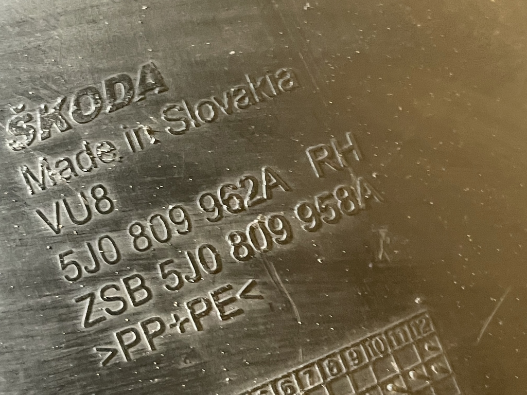 ŠKODA FABIA 2 - 5J - 2009-2014 - FACELIFT - nadkolí PP - 5J0809962A