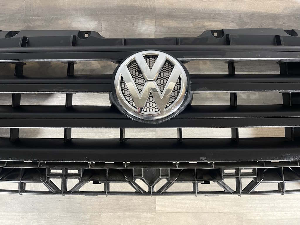 VW CRAFTER 2E 11-17 - FACELIFT - maska - 2E0853653E