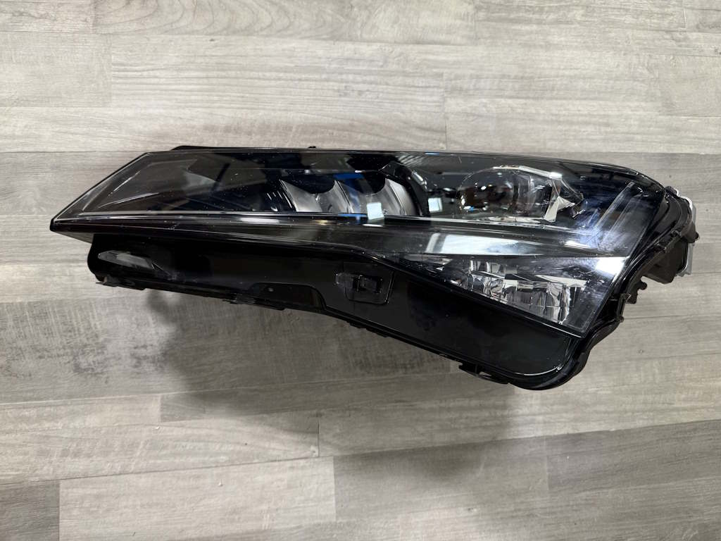 ŠKODA SUPERB 3 2019-2023 - FACELIFT - 3V - světlo LP - FULL LED - 3V1941015D 992941571AJ