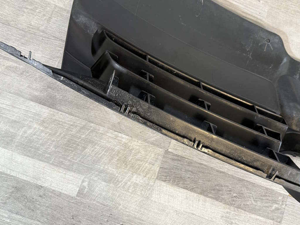 VW TRANSPORTER T5.1 - 7E - 2010-2015 - maska - 7E0853653 - POŠKOZENÁ