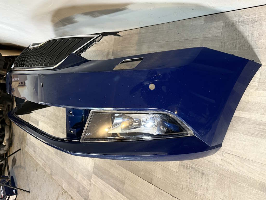 ŠKODA FABIA 3 - 6V - 2014-2018 - nárazník + maska - OST + 4xPDC - 6V0807221 6V0853653 6V0941699