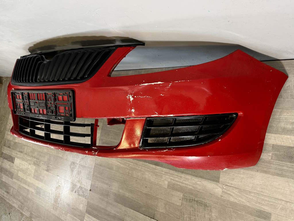 ŠKODA FABIA 2 - 5J - 2010-2014 - FACELIFT - nárazník + maska - 5J0807221D 5J0853668B