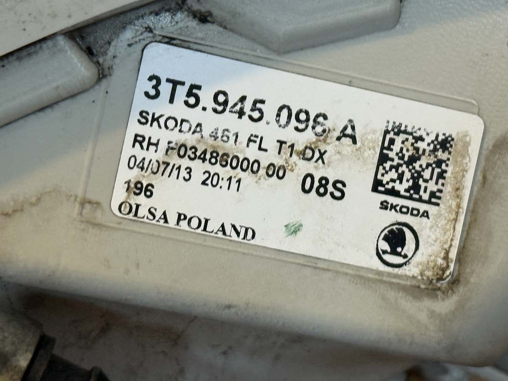 ŠKODA SUPERB 2 2013-2016 - FACELIFT - 3T - světlo PZ - LIFTBACK/SEDAN - 3T5945096A 3T5945096B