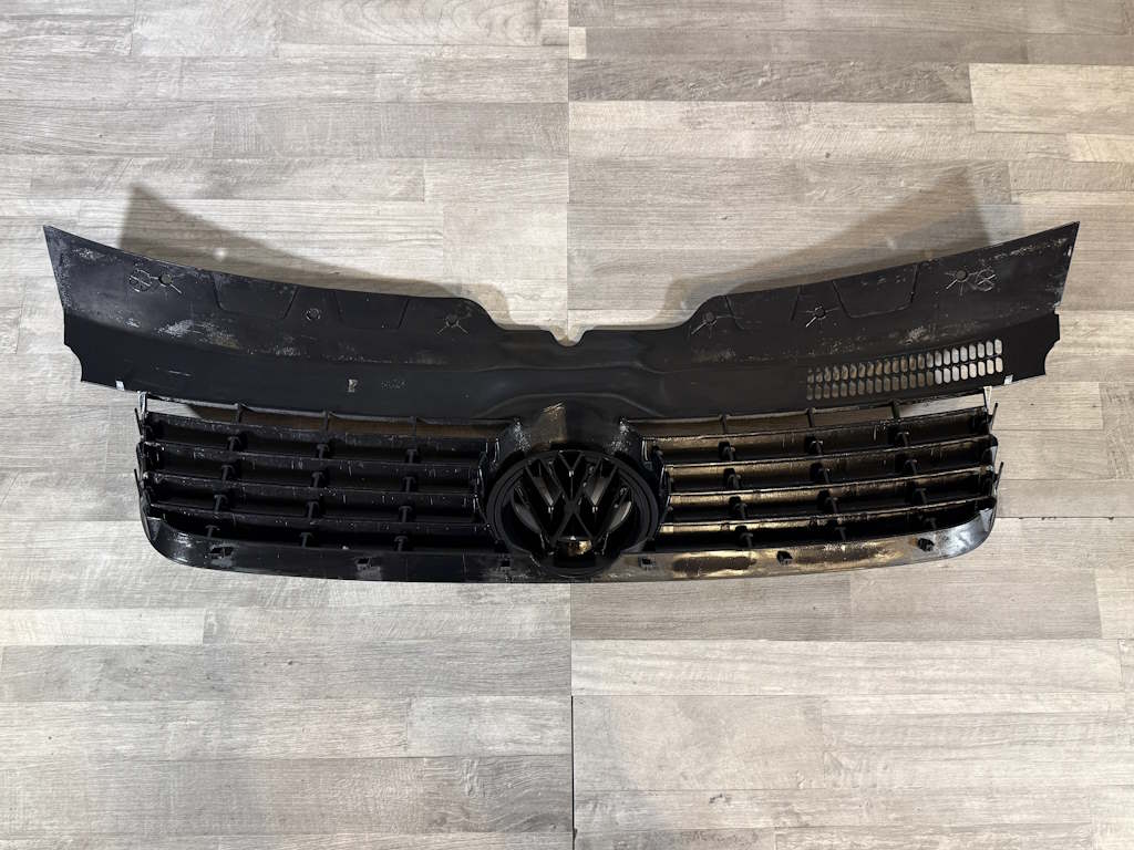 VW TRANSPORTER T5 - 7H - 2003-2009 - maska se znakem - 7H0807101/5