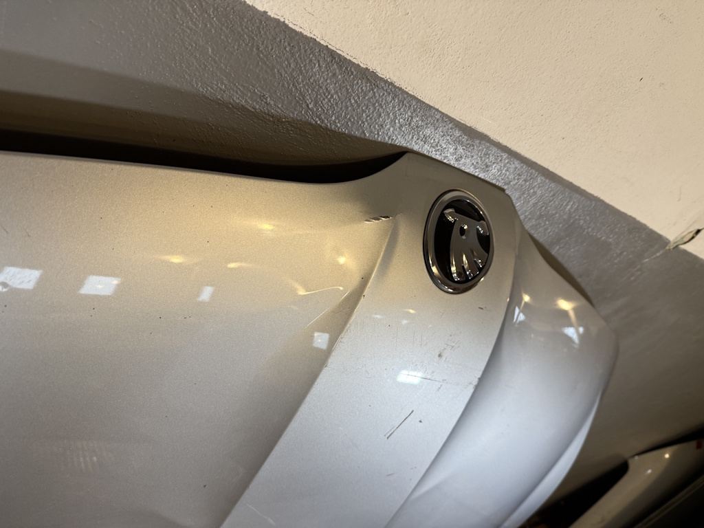 ŠKODA OCTAVIA 3 2017-2019 - FACELIFT - 5E - kapota - 5E0823155