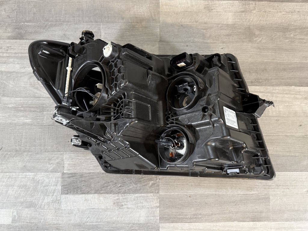 VW CRAFTER - 2017-2025 - 7C - světlo LP - 7C1941005B - POŠKOZENÉ