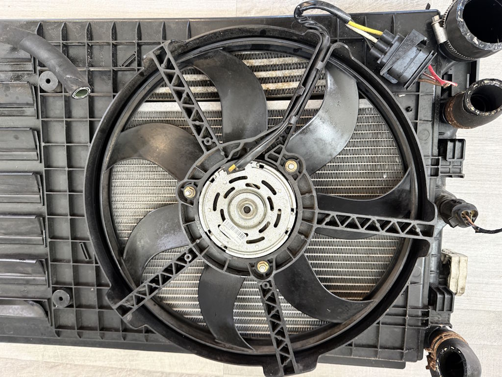 ŠKODA FABIA 2 - 5J - 2010-2014 - FACELIFT -  ventilátor + chladiče - 6R0121217 6R1820741K