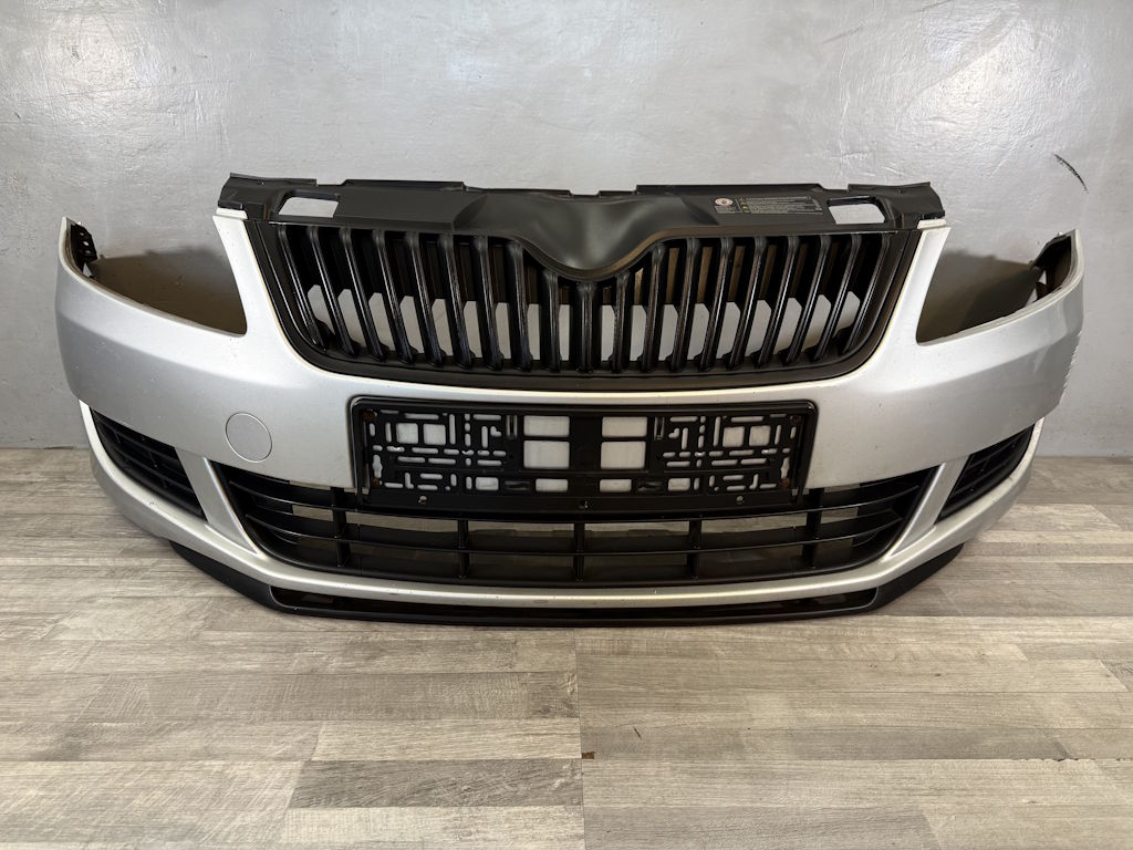 ŠKODA FABIA 2 - 5J - 2010-2014 - FACELIFT - nárazník + kapota - 9156 - 5J0823155A 5J0807221D