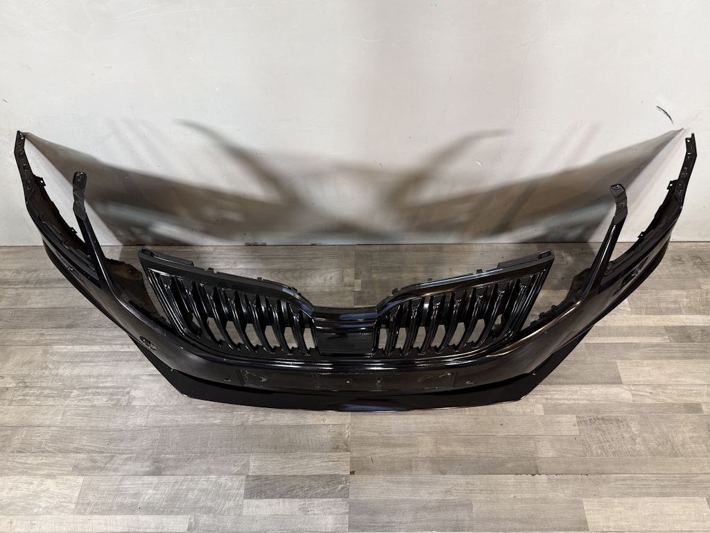 ŠKODA OCTAVIA 3 2017-2019 - FACELIFT - 5E - nárazník RS + maska - OST + 4xPDC - 9910 - 5E0807221AA