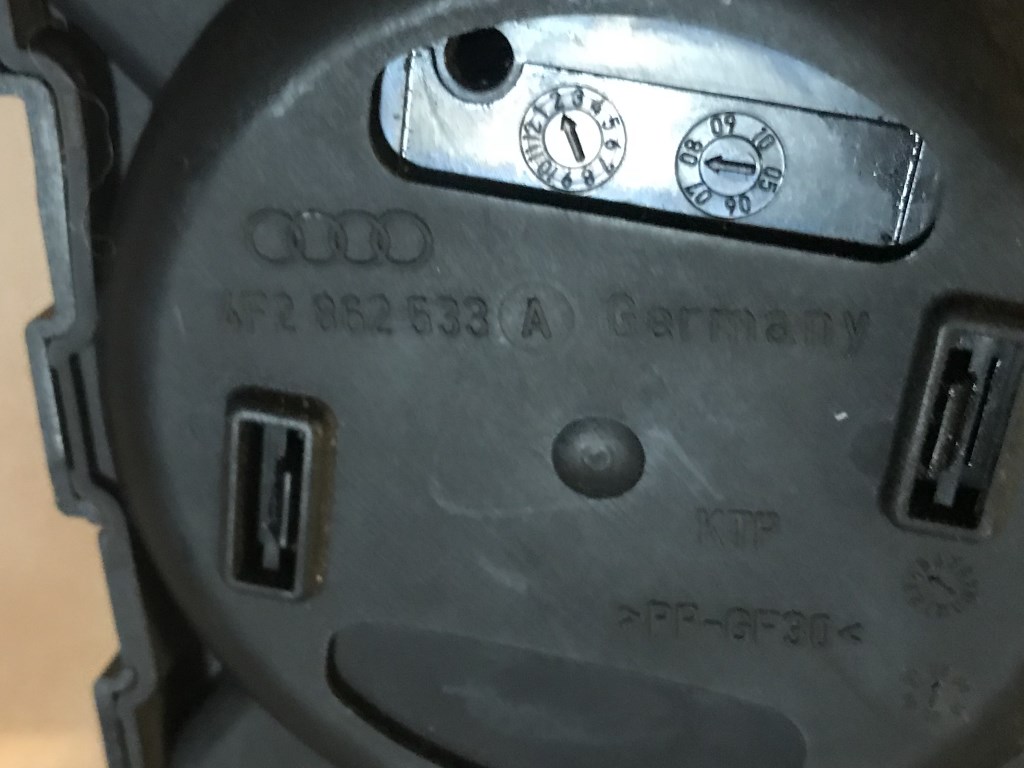 AUDI A6 - 4F - 2005-2011 - řadička s tunelem - ANGLIE