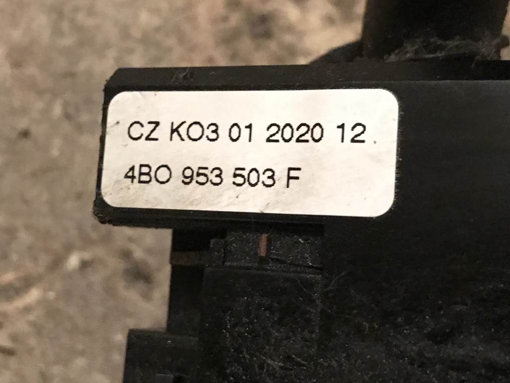 ŠKODA FABIA I 1999-2007 - 6Y - páčky pod volant - 8L0953513G 4B0953503F