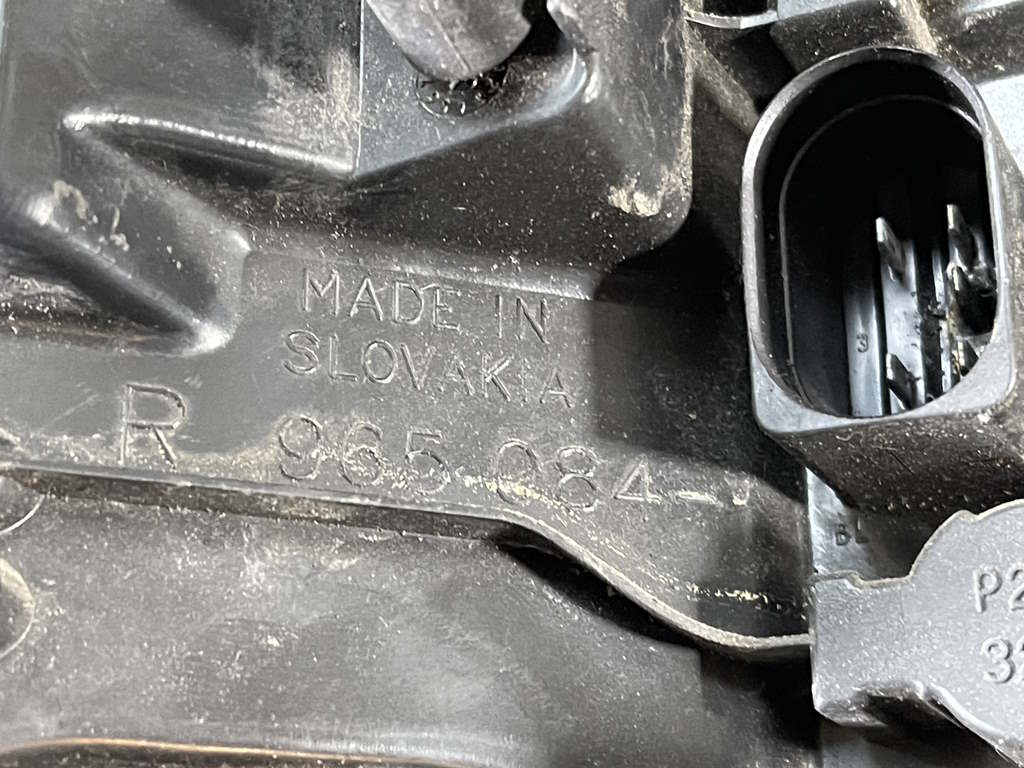 AUDI A4 - 8E - 2005-2008 - FACELIFT - světlo PZ - SEDAN - 8E5945096