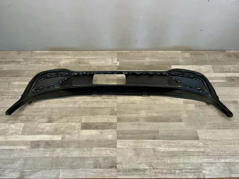 VW GOLF 8 - 5H - 2020-2024 - plast zadního nárazníku s chromem - 5H6807568F