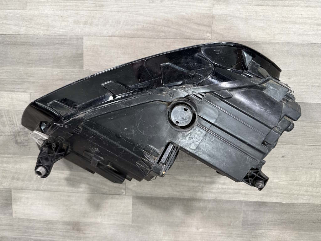 GOLF 7 SPORTSVAN 14-20 - 51 - světlo LP - 517941005B